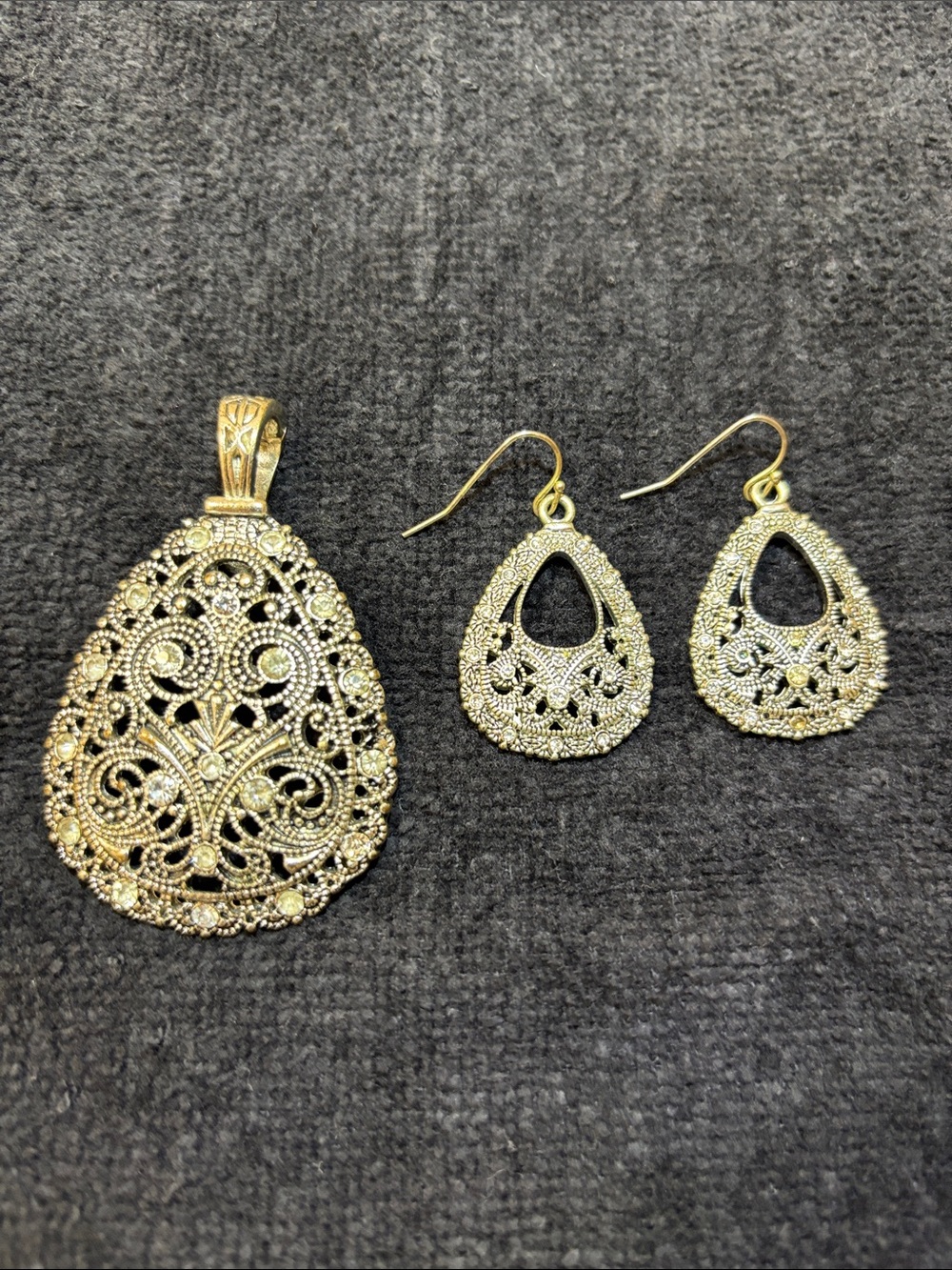 Premier Designs Silver Filigree Teardrop Pendant with Matching Earrings